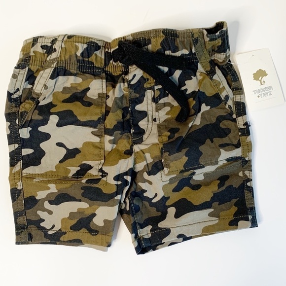 TUCKER + TATE STEEZY CAMO PRINT SHORTS - Picture 3 of 5